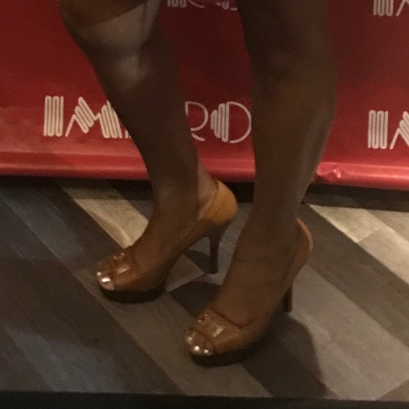 Pumps - Picture 4 of 4